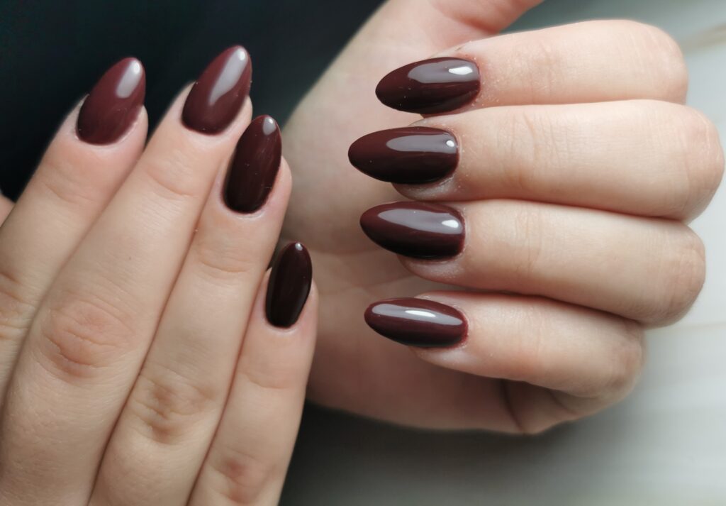 Manucure russe haute couture, Chambéry, Rouge noir